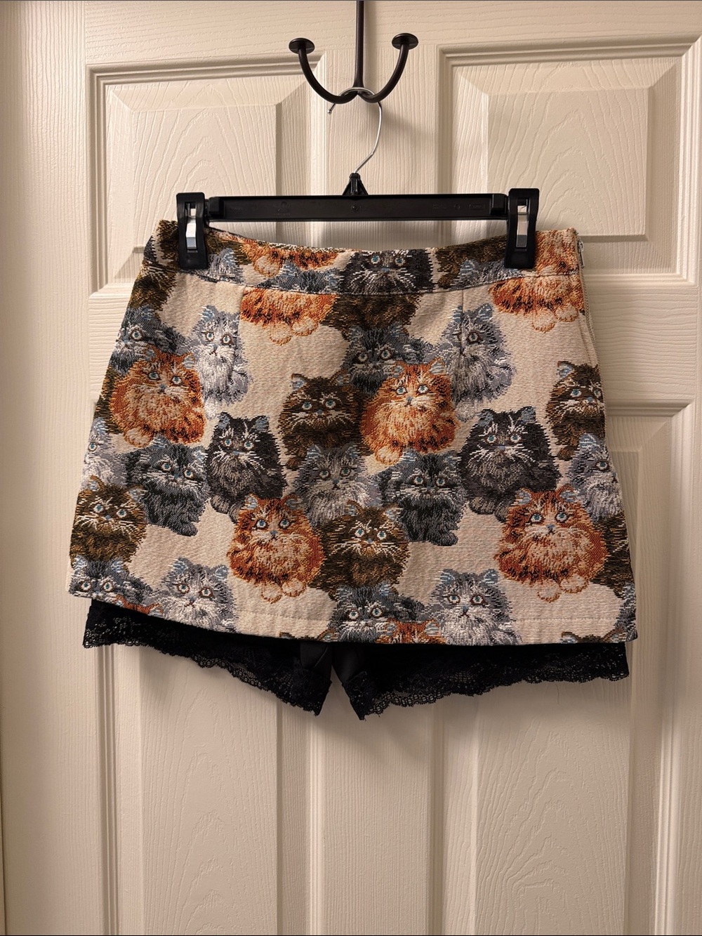 Beige Cat-Print Layered Skort with Black Lace Trim